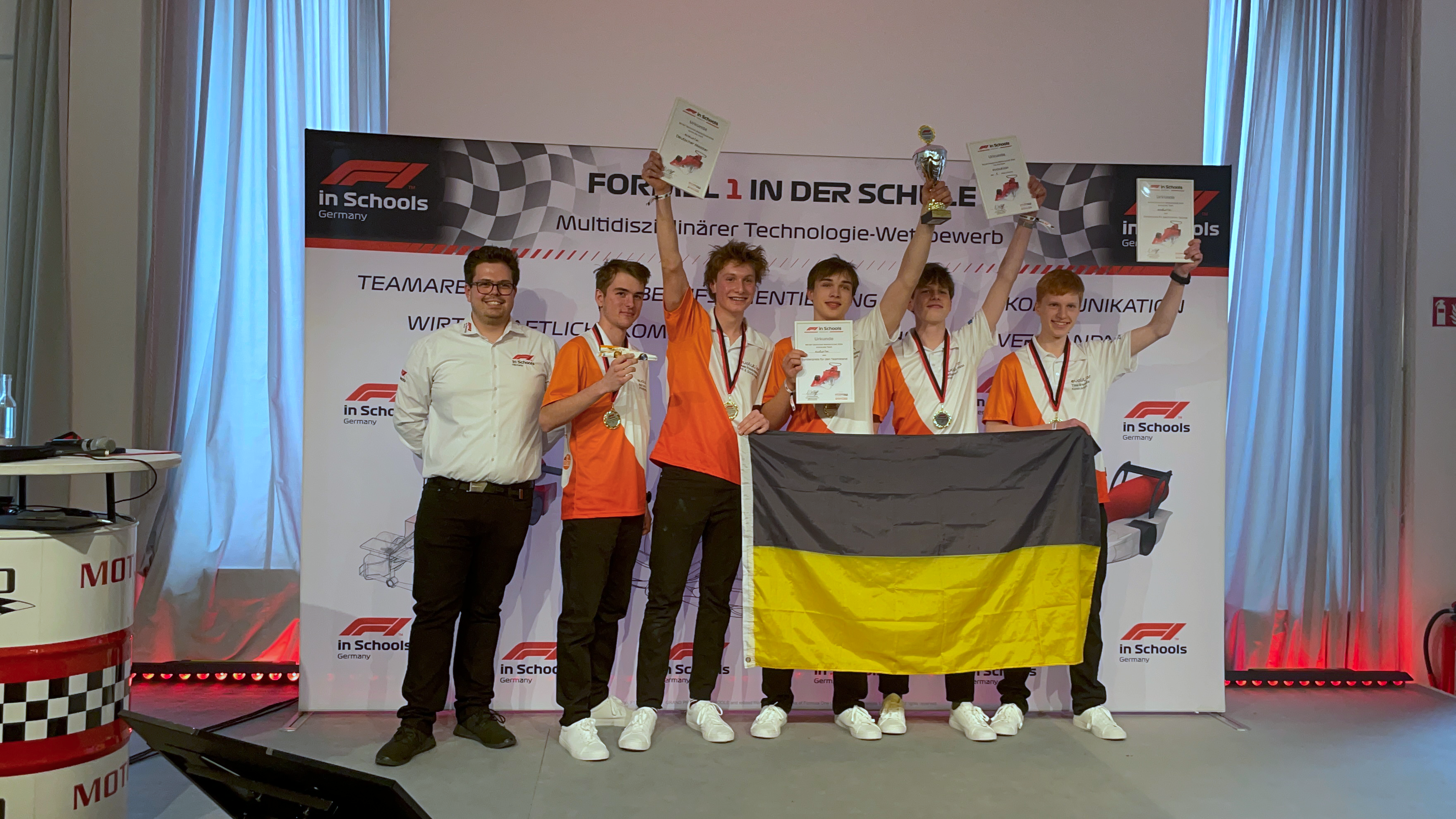 Formel 1 in der Schule – KMG-Team fährt zur WM